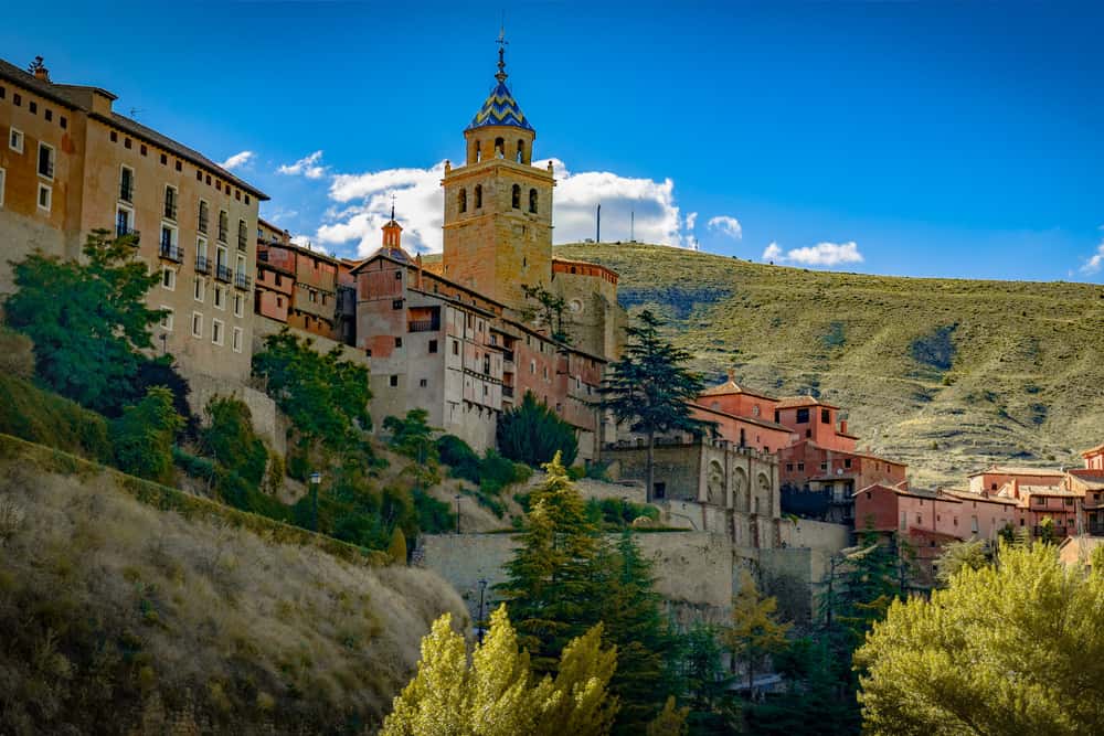 スペインの村落風景 一年中訪れたいスペインの美しい村8選